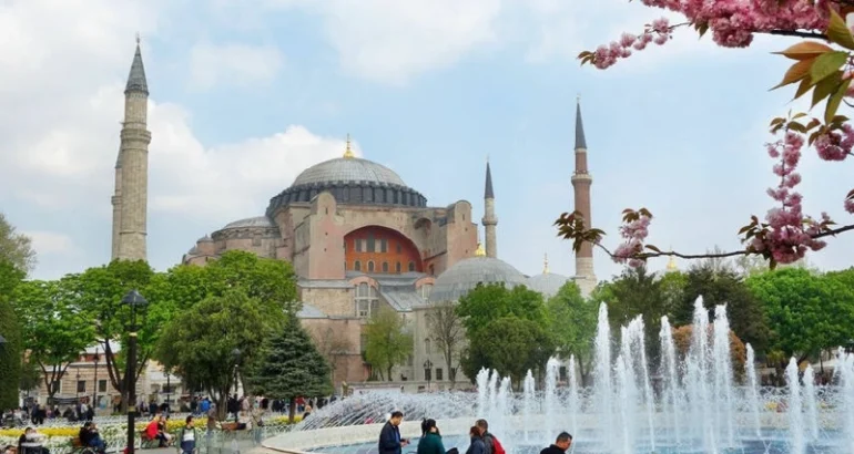 Top Countries Pakistanis Visit on Tourist Visas